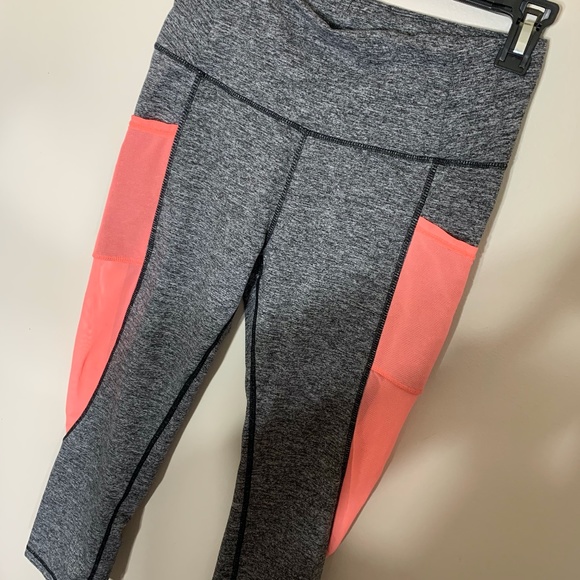 Athletic Crop Capri Leggings - Picture 1 of 6